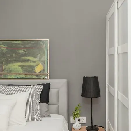 Secret Exit Apartment *