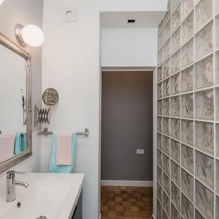 Secret Exit Apartment *